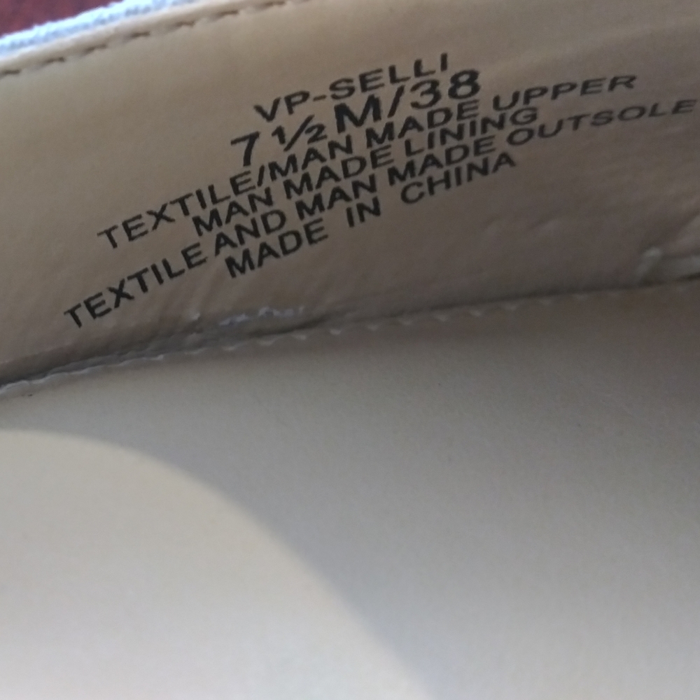Vince camuto. Pumps - Picture 14 of 16